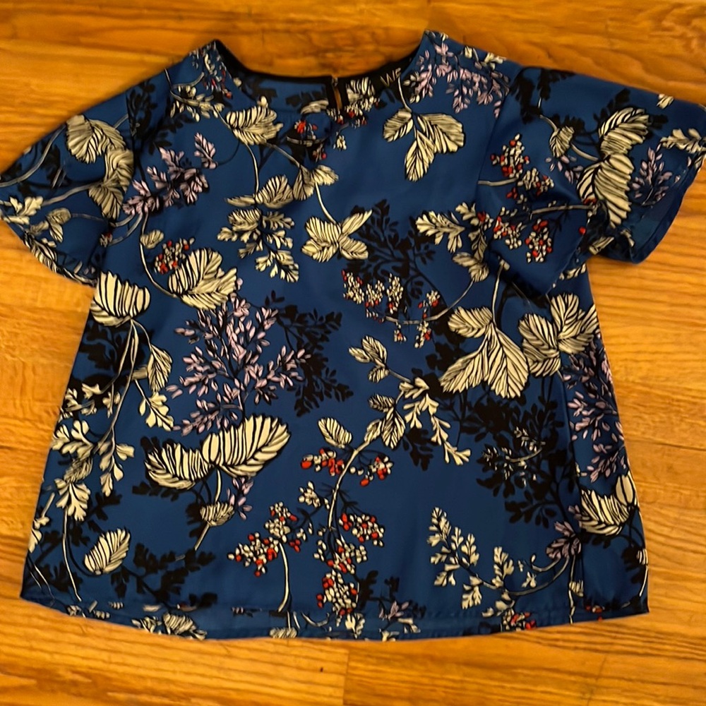 Beautiful W5 blouse with glitter sleeves. Like new size L